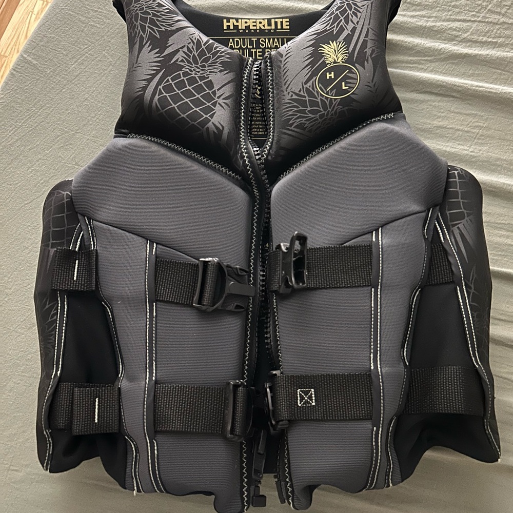 Sold🍎Hyperlite Black and Gray Life Vest